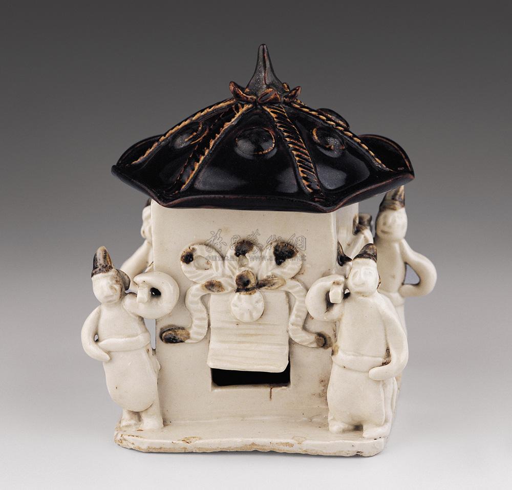 黑白釉四人肩舆，定瓷雕塑作品中较为复杂的成熟器物。