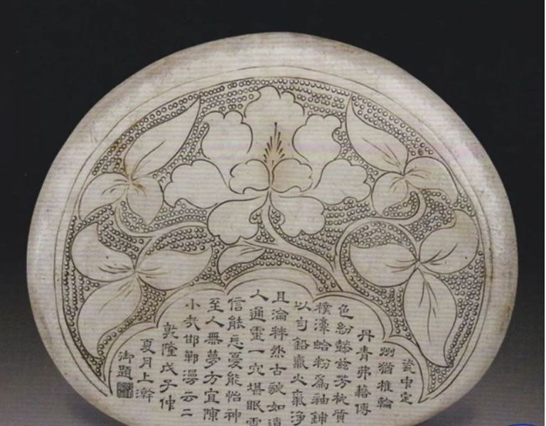 故宫博物院收藏的金代珍珠地牡丹纹枕，被乾隆误认为是定瓷